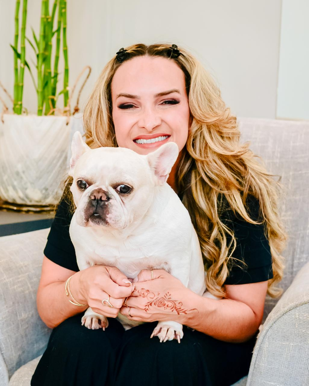 Dra. Wendi Caetano, fundadora da Voepet, com seu pet